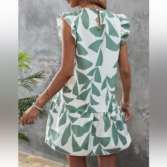 Green and White Leaf Print Dress - Picture 9 of 9